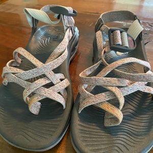 MAKE AN OFFER!! LIKE NEW  WOMENS ZCLOUD CHACO’S